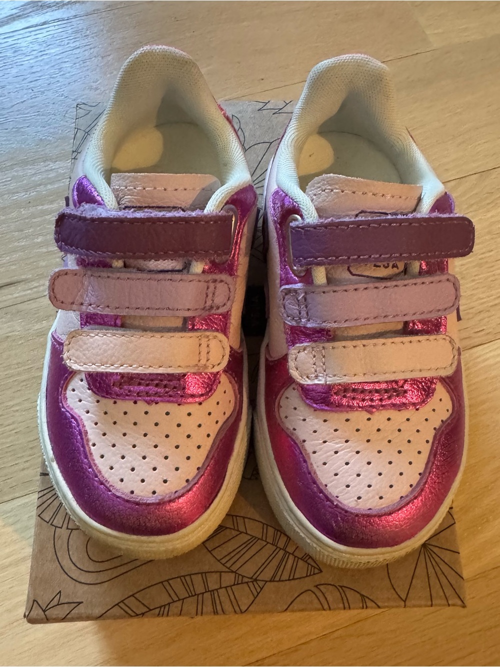 Veja Kids Metallic Pink & Light Pink Velcro Sneakers